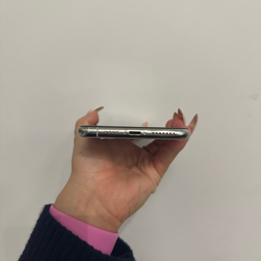 iPhone 11 Pro Max • 64GB • Silver • B+ • 81%