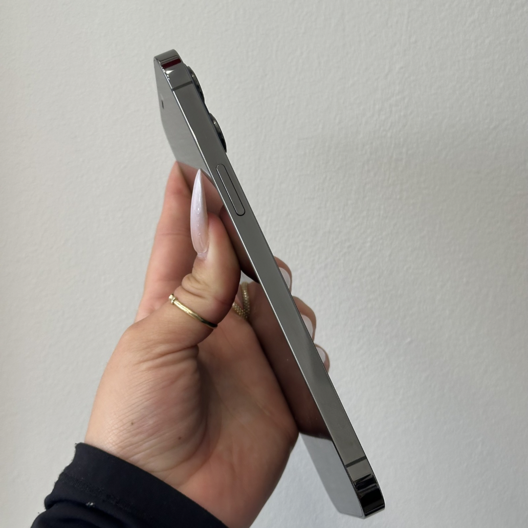 12 Pro Max • 128GB • Graphite • B- • 85%