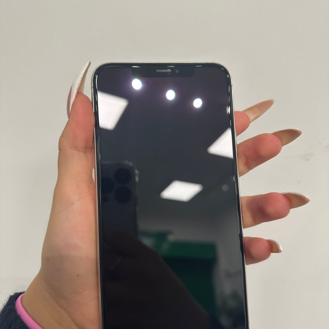iPhone 11 Pro Max • 64GB • Silver • B+ • 81%