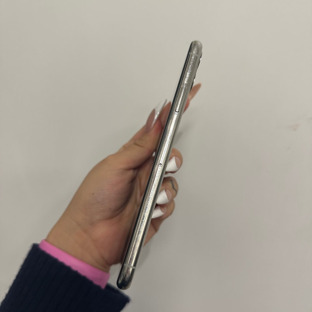 iPhone 11 Pro Max • 64GB • Silver • B+ • 81%